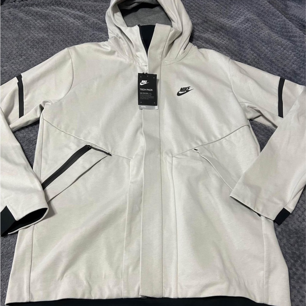 Men’s Brand New Nike Sportswear Tech-Fleece Repel Windrunner